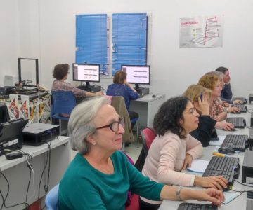 Dos grupos de empleadas del Ayuntamiento de Badajoz mejoran sus competencias digitales